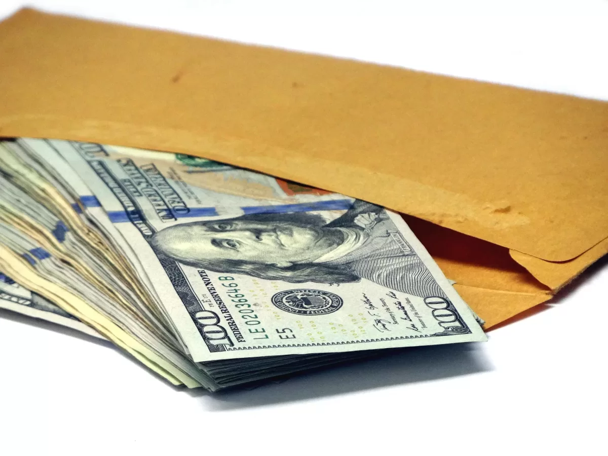 Money Transfers Compared: Best ways to send money to USA or the UK