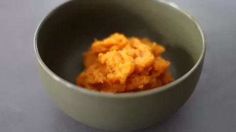 mashed sweet potato (yams)